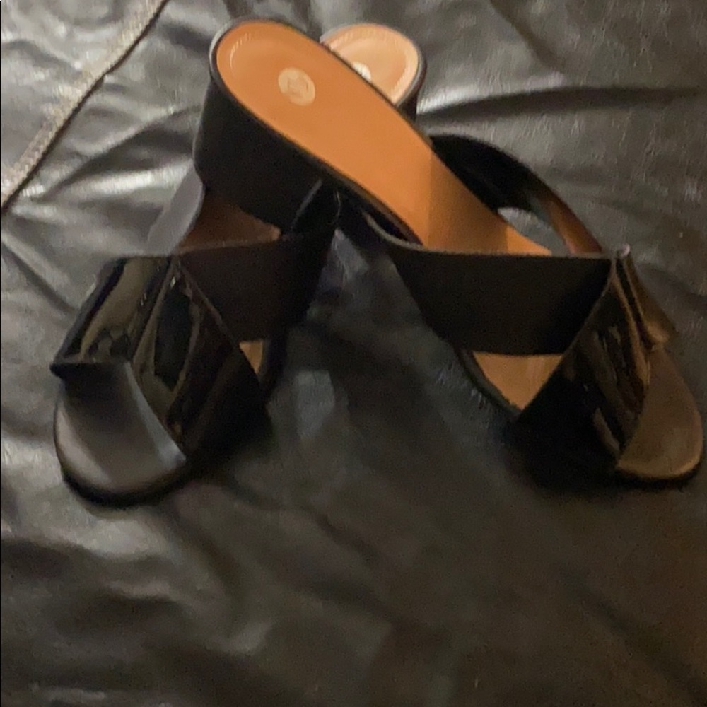 🌻🌻C p black patent pleather chunky heel sandal